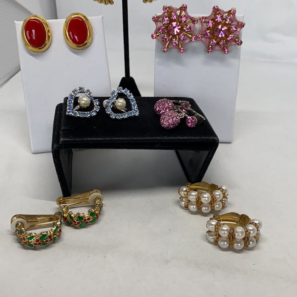 Group lot of vintage non-pierced earrings - Picture 3 of 15